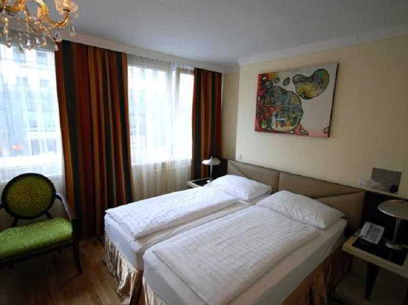 Hotel Attache Contactless Vienna Room photo